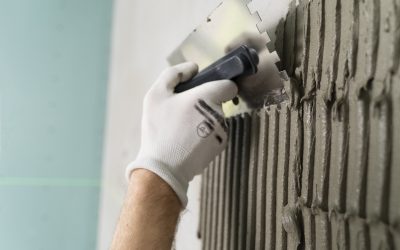 tiler-working-renovation-apartment (13)